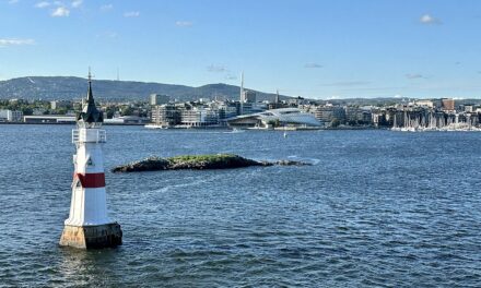 Image illustrant l'article Astrup_Fearnley_Museum_of_Modern_Art_as_seen_from_Oslo_fjord de Clio Carto